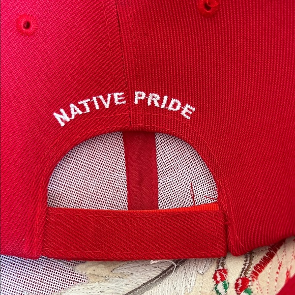 Red Feather Embroidered Cap - Picture 2 of 5